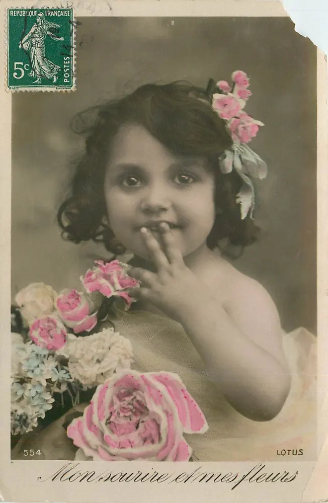 Menina sorridente com flores — editor LOTUS, n° 554 - Frente