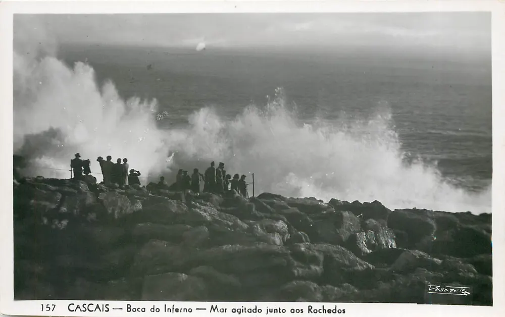 Cascais — Boca do Inferno — Mar agitado junto aos Rochedos — Dallam 157 - Recto