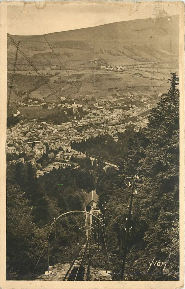 La Bourboule (Puy-de-Dôme) — vista sobre o Plateau de Chalmettes — Editor Yvon, n°17 - Frente
