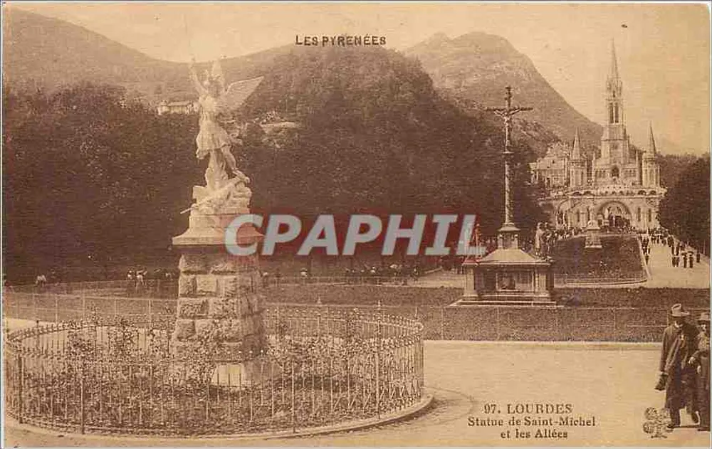 Lourdes — Statue de Saint-Michel et les Allées — Éditeur : Galeries Moderne, Gabriel Souhierous - Recto