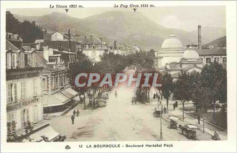 La Bourboule - Avenida Maréchal Foch — vista panorâmica com montanhas e edifícios — n° 12 - Frente