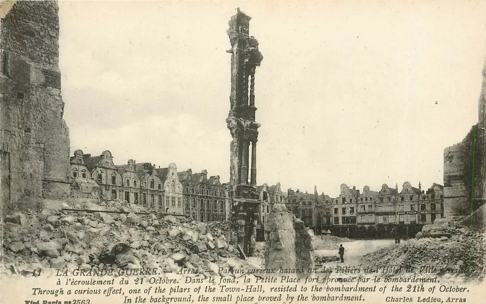 Arras — Ruínas do Hotel de Ville após o bombardeio de 21 de outubro — Charles Ledieu, editor n°2563 - Frente