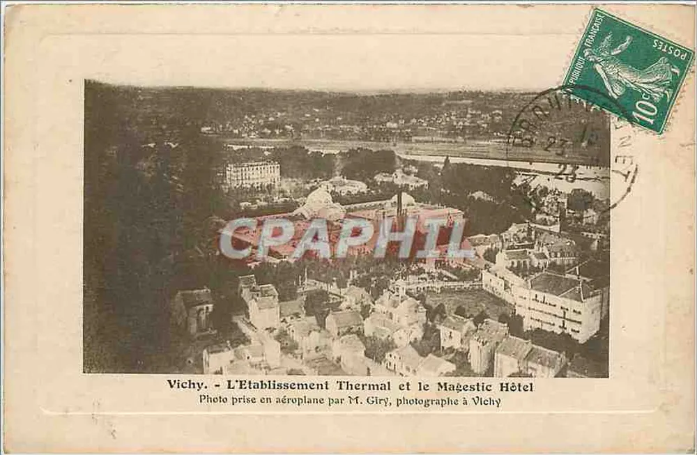 Vichy — Das Thermalbad und das Majestic Hotel — Foto aus dem Flugzeug von Herrn Girj, Fotograf in Vichy - Vorderseite