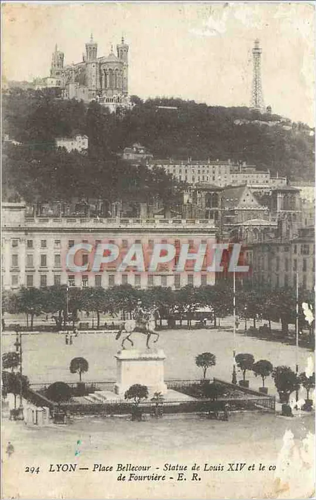 LYON — Bellecour-Platz — Statue des Louis XIV und die Ecke Fourvière — E. R. - Vorderseite