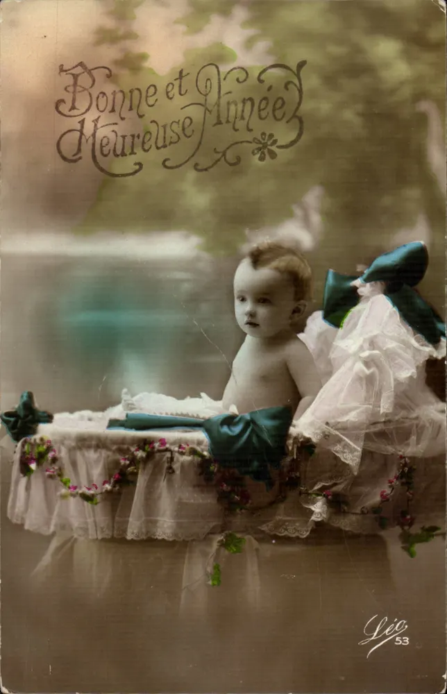 Bébé dans un berceau décoré — Léo 53 — Éditeur Léo - Recto