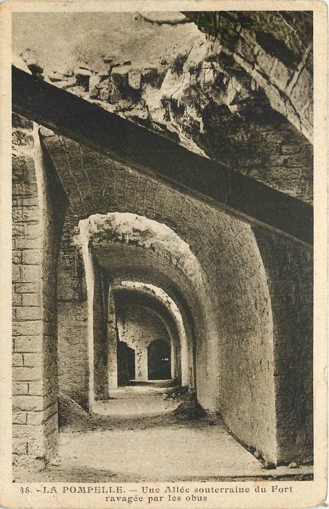 La Pompeelle — Une allée souterraine du Fort ravagée par les obus — Édition P. Mutte, Montpellier-Grand - Recto