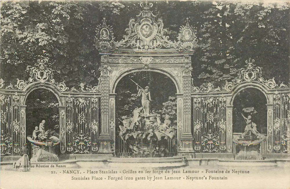 Place Stanislas - Fontaine de Neptune - Eisenwerk-Gitter von Jean Lamour - Vorderseite