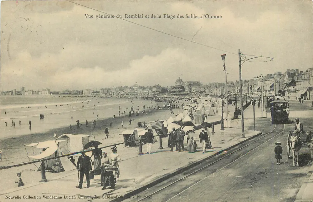 Allgemeiner Blick auf den Damm und den Strand von Les Sables-d'Olonne — Neue Vendée-Sammlung Lucien Amand, Les Sables-d'Olonne - Nr. 2492 - Vorderseite