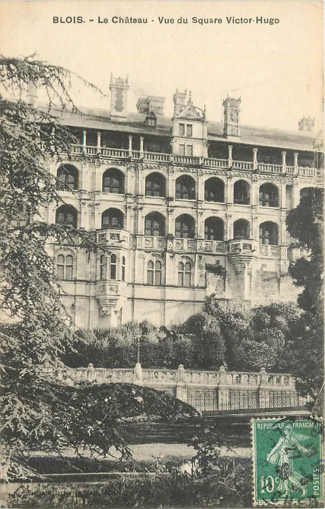 Blois - Le Château - Vue du Square Victor-Hugo — Éditeur : C. Lefebvre, n° 103 - Recto