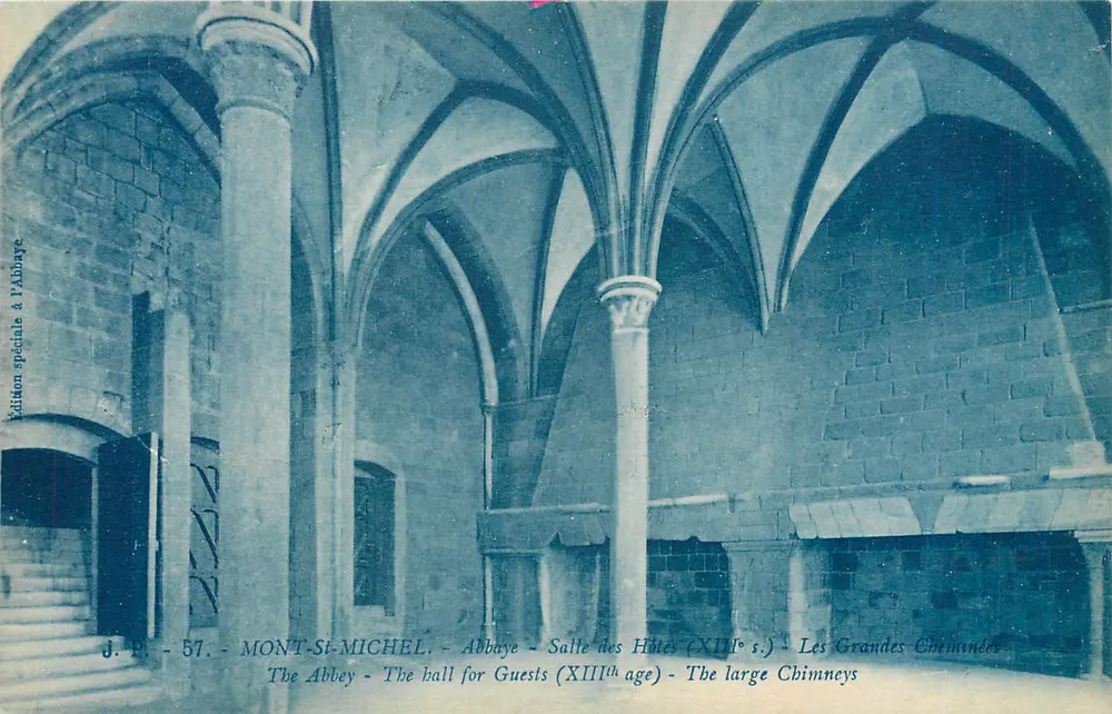 Mont-Saint-Michel - Abbaye - Salle des Hôtes (XIIIe s.) - Les Grandes Cheminées - Recto