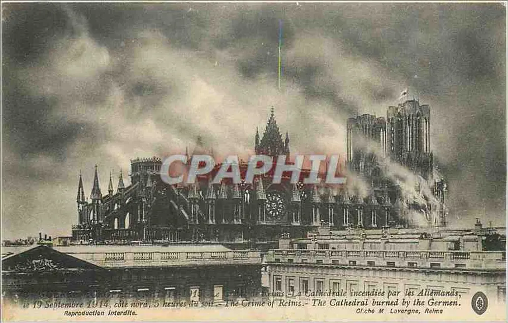 Cathédrale de Reims — Incendie de la cathédrale par les Allemands — Cliché M. Lavergne, Reims - Recto