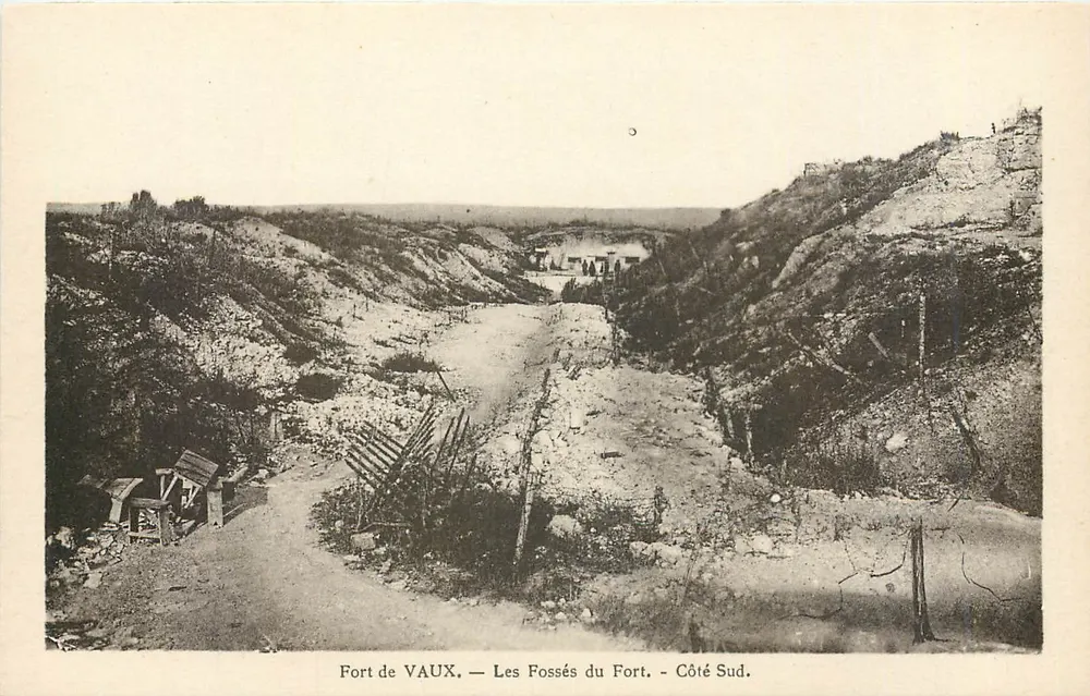 Fort de VAUX — Les Fossés du Fort — Côté Sud - Recto