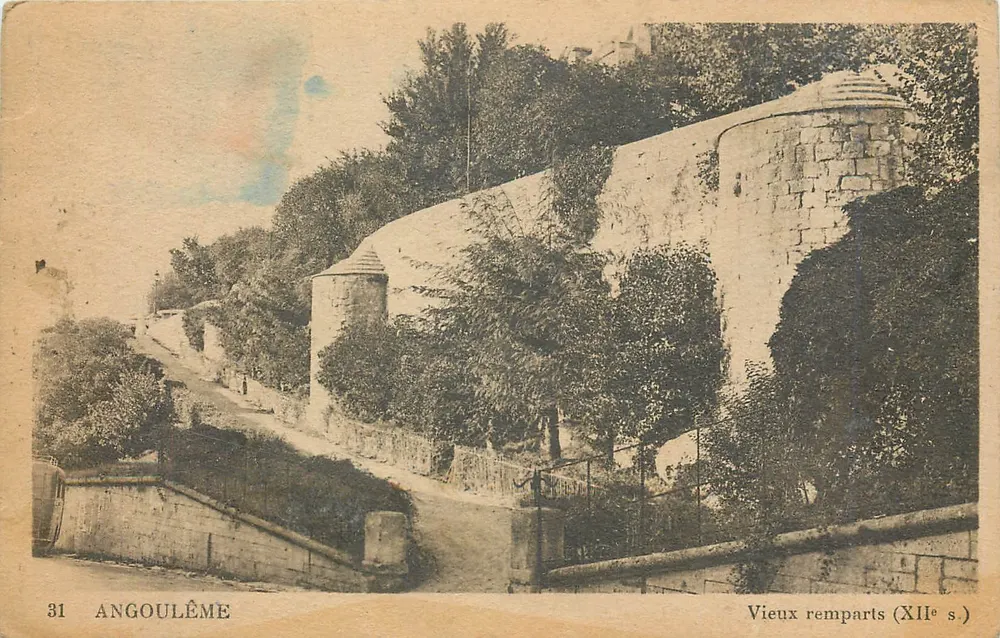 Angoulême — Velhos muros (século XII) — Editora: Éditions des Cartes Postales Galeries - Frente