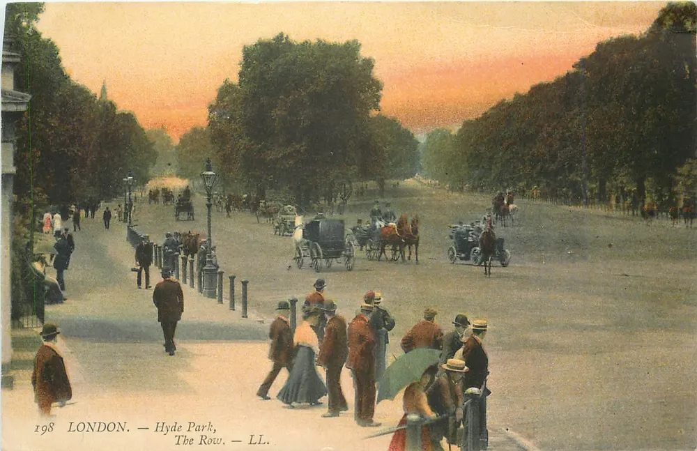 LONDRES — Hyde Park, The Row — LL. - Frente