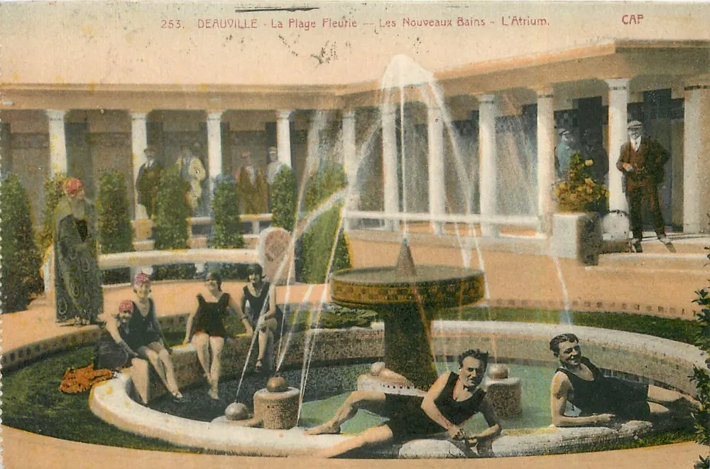 Deauville - Die blühende Strandpromenade — Die Neuen Bäder — Das Atrium — CAP - Vorderseite