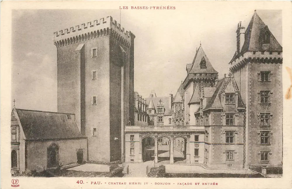 Pau - Château Henri IV - Donjon - Façade et Entrée — Les Basses-Pyrénées — Phototypie Labouche Frères, Toulouse - Recto