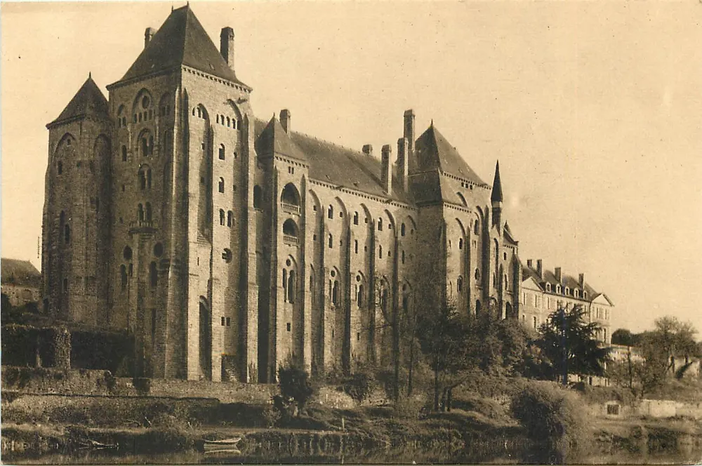 Abbaye Saint-Pierre de Solesmes — Ansicht aus dem Nordosten — Edition der Freunde von Solesmes - Vorderseite