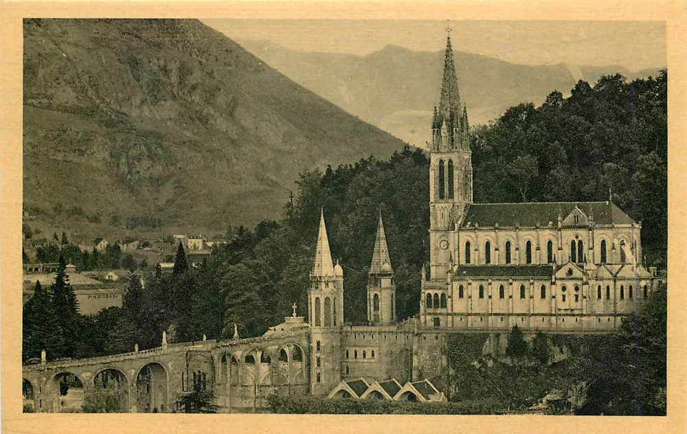 Lourdes — A Basílica e o Pic du Jer — Edição de Laxa-Doucet, Lourdes - Frente