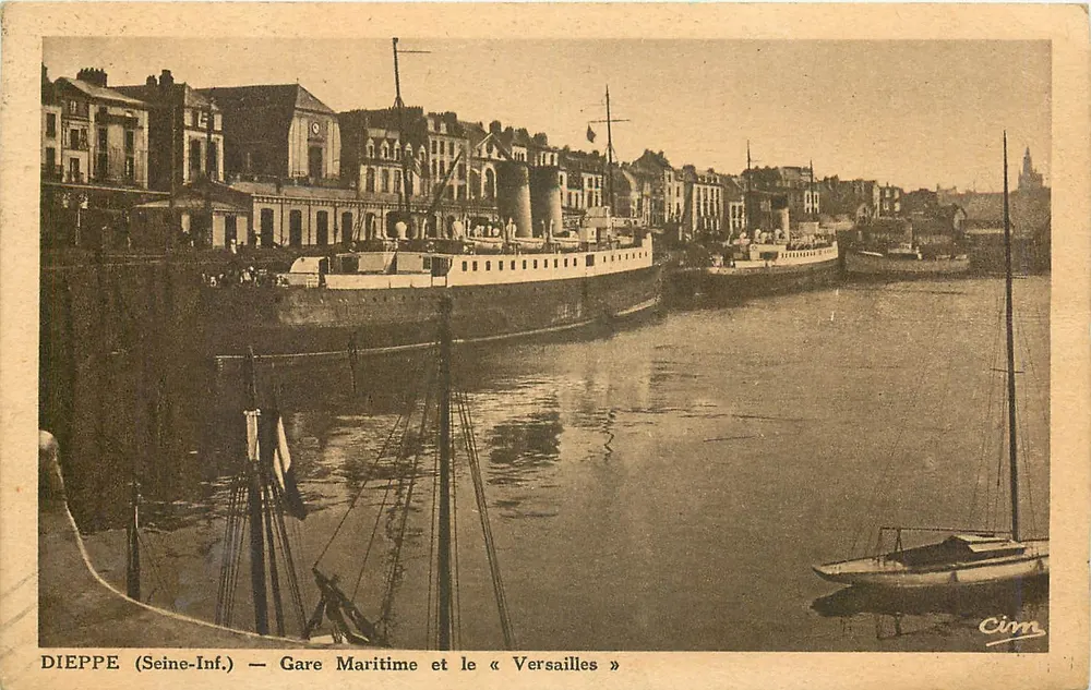 Dieppe (Seine-Inf.) — Hafenanlage und das « Versailles » — Cim - Vorderseite