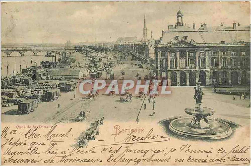 Place de la Bourse em Bordeaux — vista com a fonte e o prédio da Douane — editor não visível - Frente