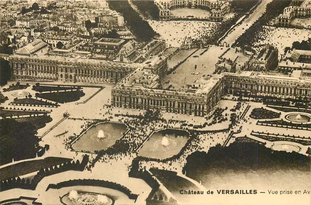 Castelo de VERSAILLES — Vista tirada em Av - Frente