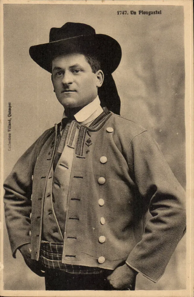 Un Ploungastel — traje tradicional — Coleção Villard, Quimper, n° 1747 - Frente