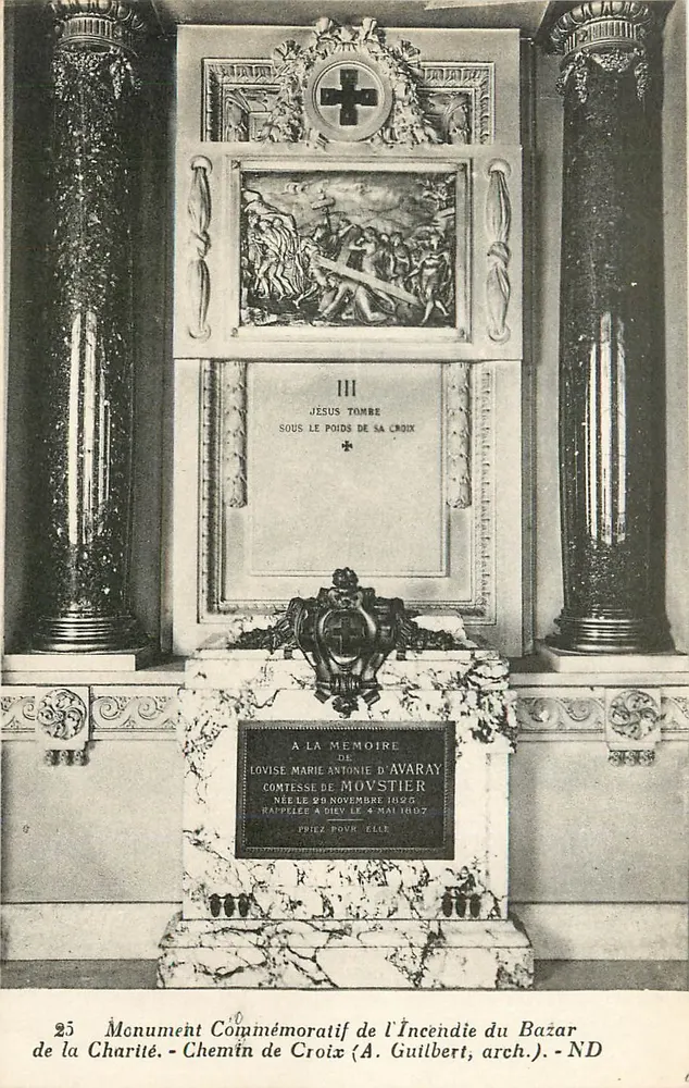 Gedenkstein des Brandes am Bazar de la Charité — Weg des Lebens — A. Guilbert, Architekt — Nr. 25 - Vorderseite