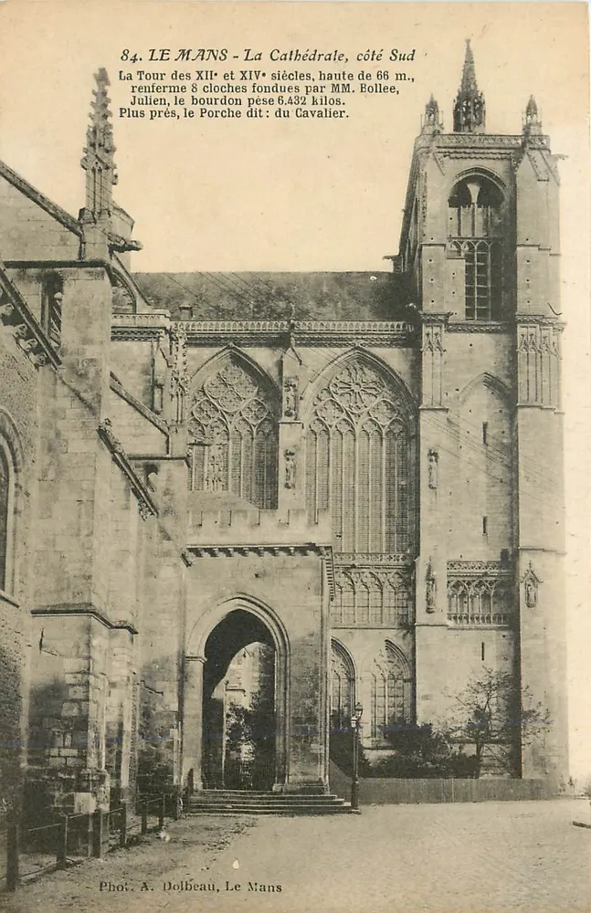 Le Mans - A Catedral, lado Sul — Torre dos séculos XII e XIV, com 66 m de altura, com o Portal chamado do Cavaleiro — Fot. A. Dolbeau, Le Mans - Frente