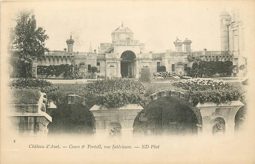 Castelo de Anet — Cours & Portail, vista interna — ND Phot - Frente