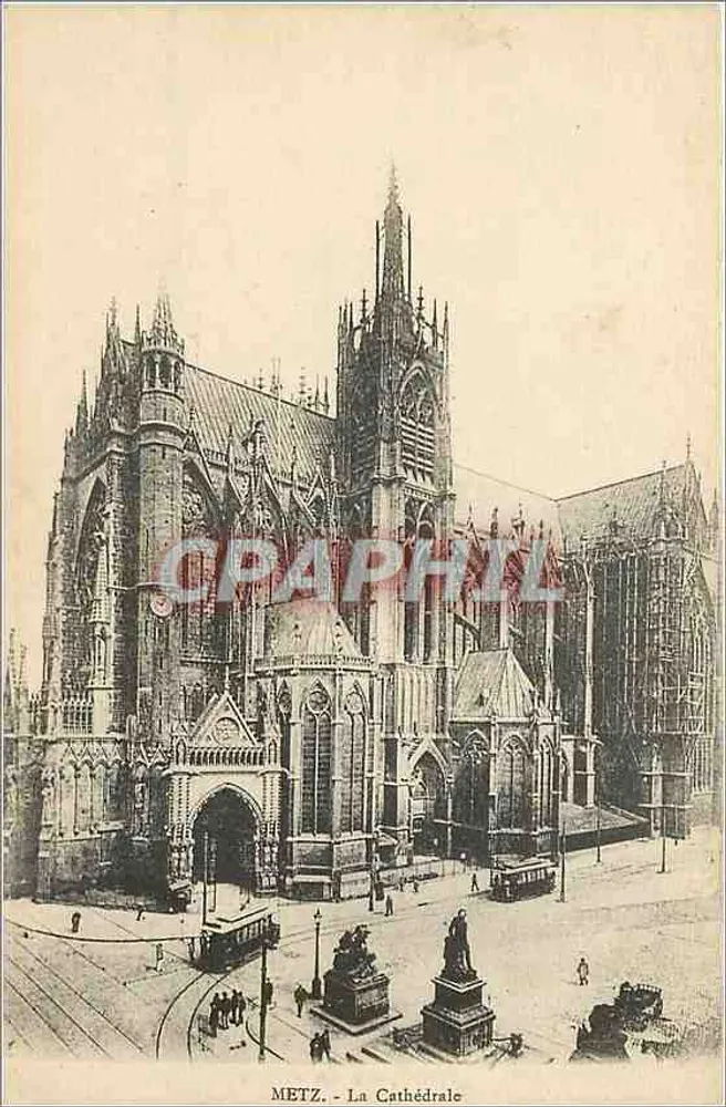 Metz - A Catedral — vista do edifício gótico com trem e estátuas — E. Wilhor, Metz - Frente