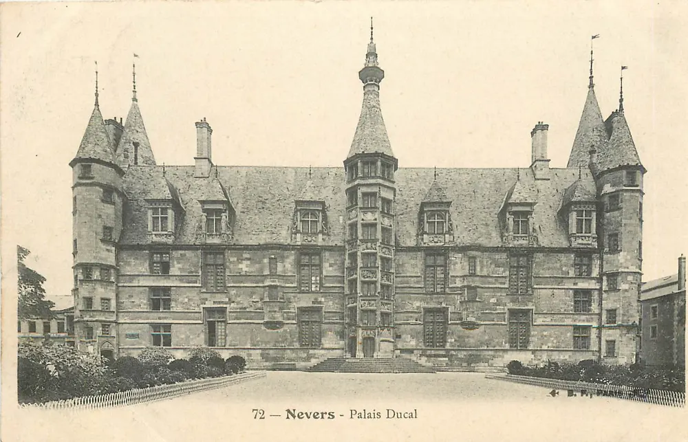 Nevers — Palácio Ducal — Editor B. P. (nº 72) - Frente