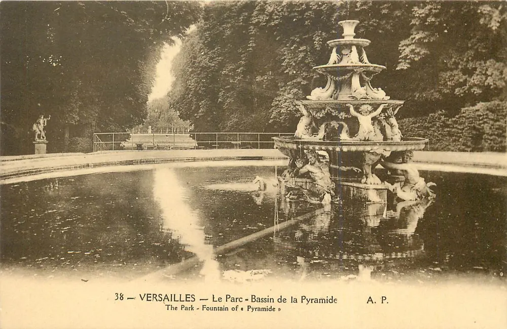 Versailles — O Parque — Bassin da Pirâmide — A. P. n°38 - Frente