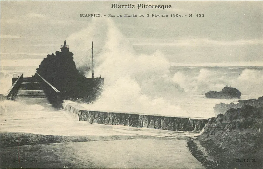 Biarritz Pittoresque — Raz de marée du 2 février 1904 — Edição A. Simons, N° 132 - Frente