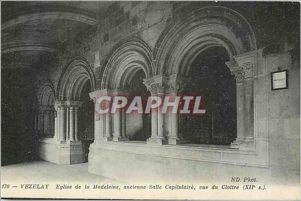 Vézelay — Kirche der Madeleine, ehemalige Kapitelstube, Ansicht des Cloisters (12. Jh.) — ND. Phot. - Vorderseite