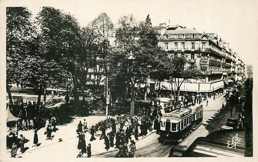 Toulouse - Square du Capitole — tramway et promenade — Éditions Labouche Toulouse - Recto