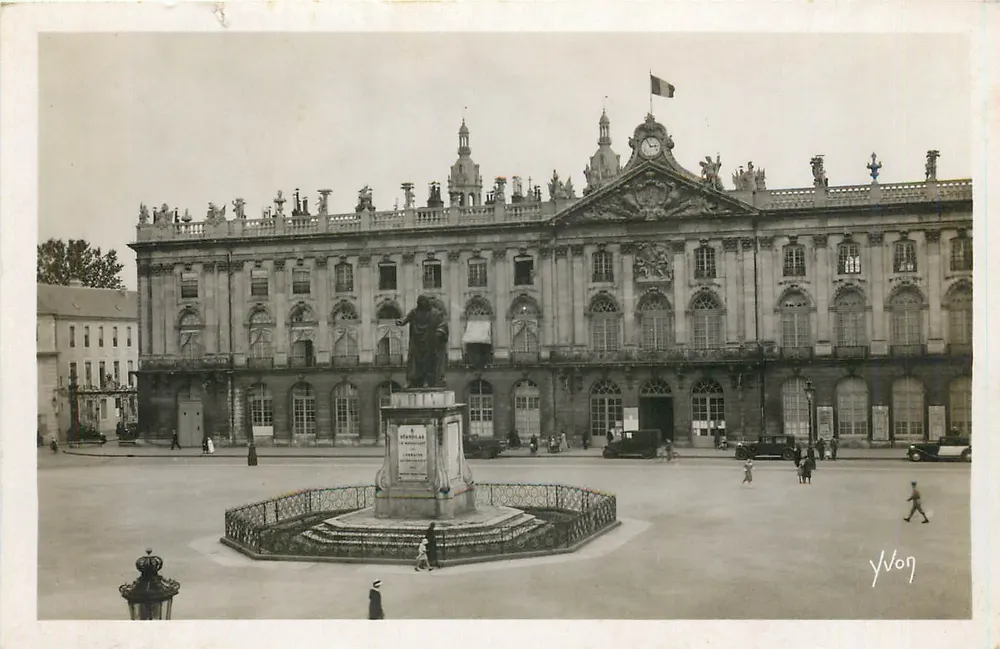 Nancy — Hôtel de Ville et Statue Stanislas — Yvon - Recto