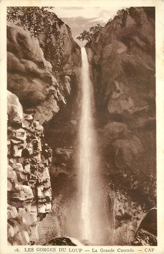 As Gorges do Lobo — A Grande Cachoeira — CAP - Frente