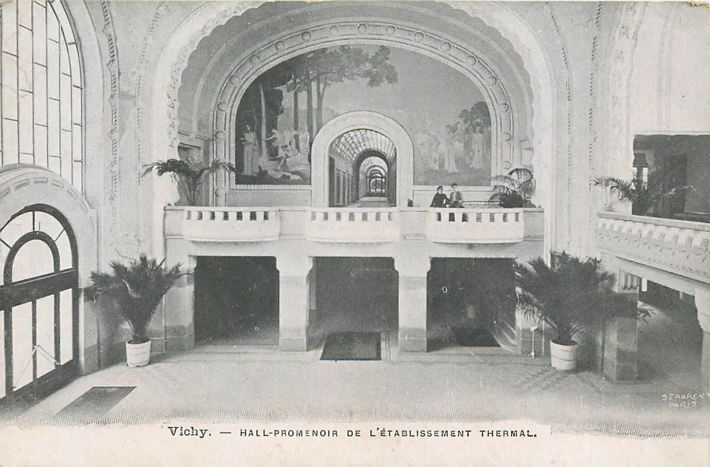 Vichy — Hall-promenoir de l'établissement thermal — Starren Paris - Recto