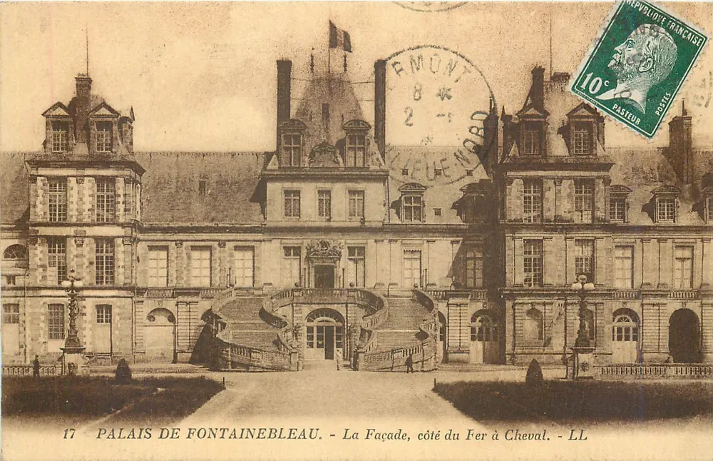 Palais de Fontainebleau — Fassade, Seite des Fer à Cheval — LL - Vorderseite