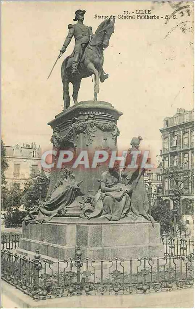 Estatua do Geral Faiderbe — Lille — E. C. - Frente