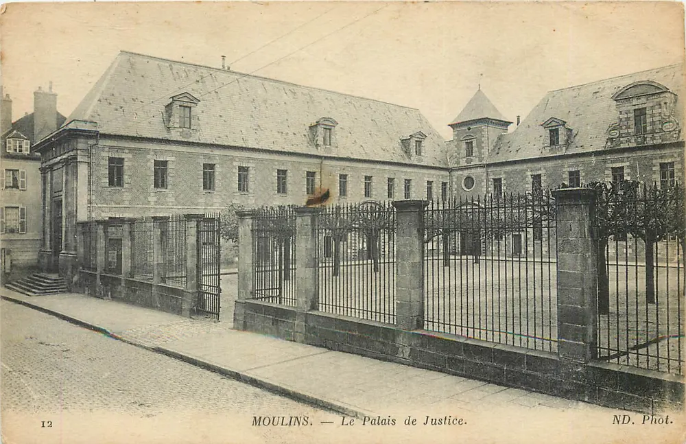 Moulins — O Palácio de Justiça — ND. Fot. - Frente