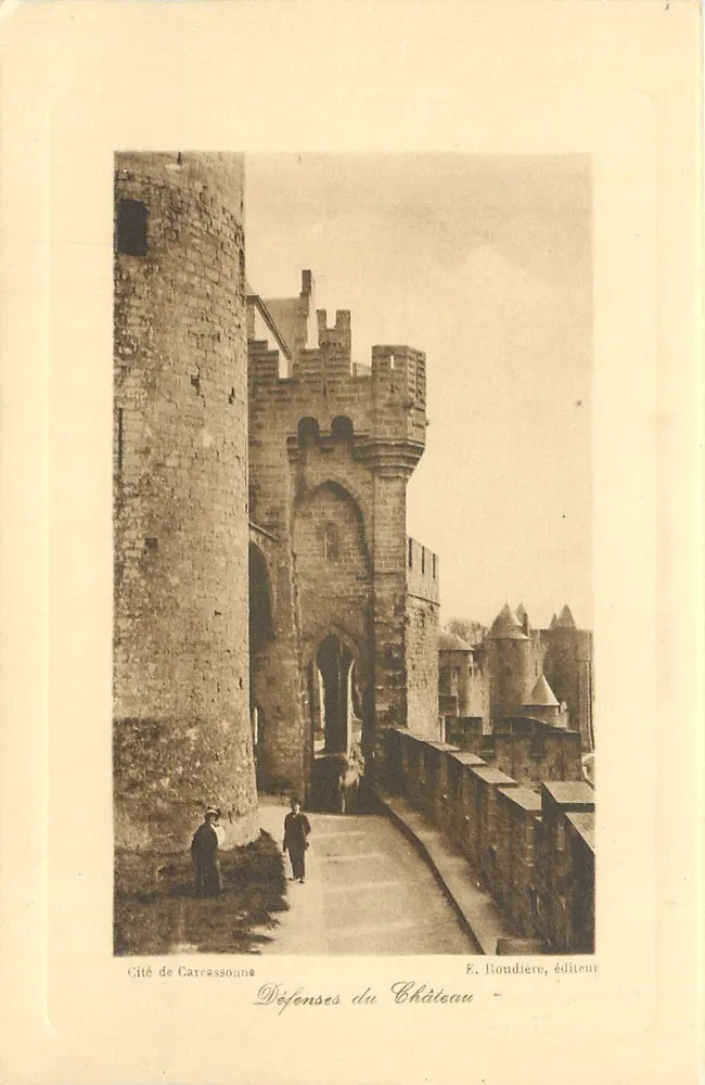 Cidade de Carcassonne — Defesas do Castelo — F. Roudiere, editor - Frente