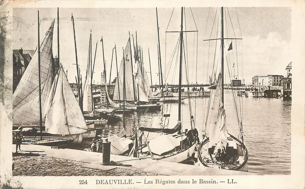 Deauville — Les Régates dans le Bassin — LL. - Recto