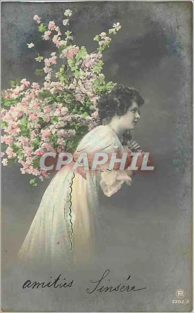 Mulher carregando um grande buquê de flores — amizades sinceras — R. 2292/5 - Frente