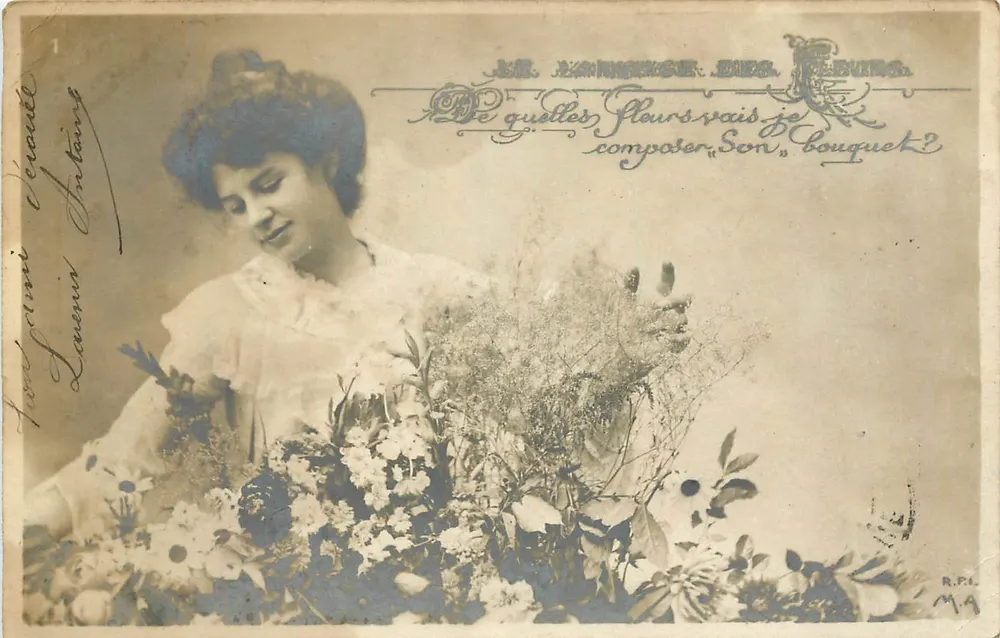 Mulher com buquê de flores — 'De quais flores vou compor seu buquê?' — R.P.I. M.A. - Frente