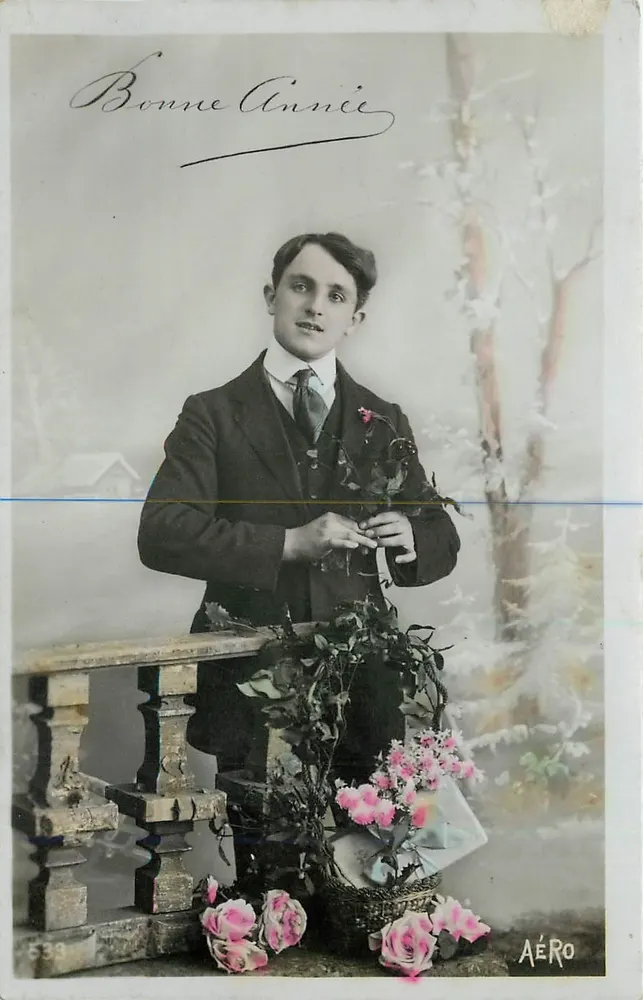 Young man in costume — with roses and winter decoration — AÉRO, no. 539 - Front