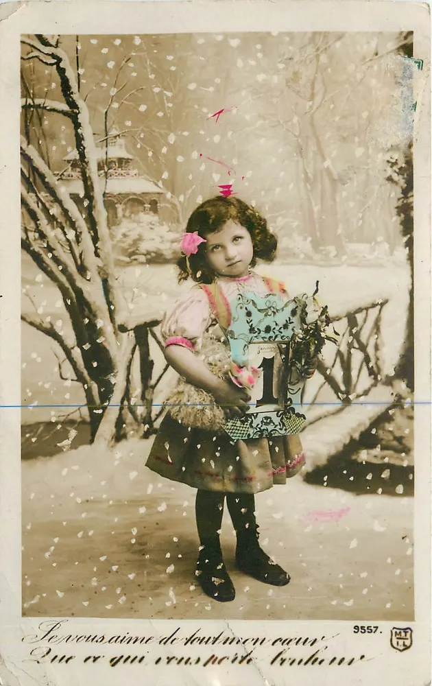 Fille en robe de printemps dans un décor de neige — éditeur M.T. L. n° 9557 - Frente