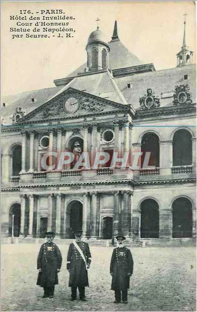 Hôtel des Invalides — Cour d'Honneur, Statue de Napoléon — J.H. (éditeur) - Frente