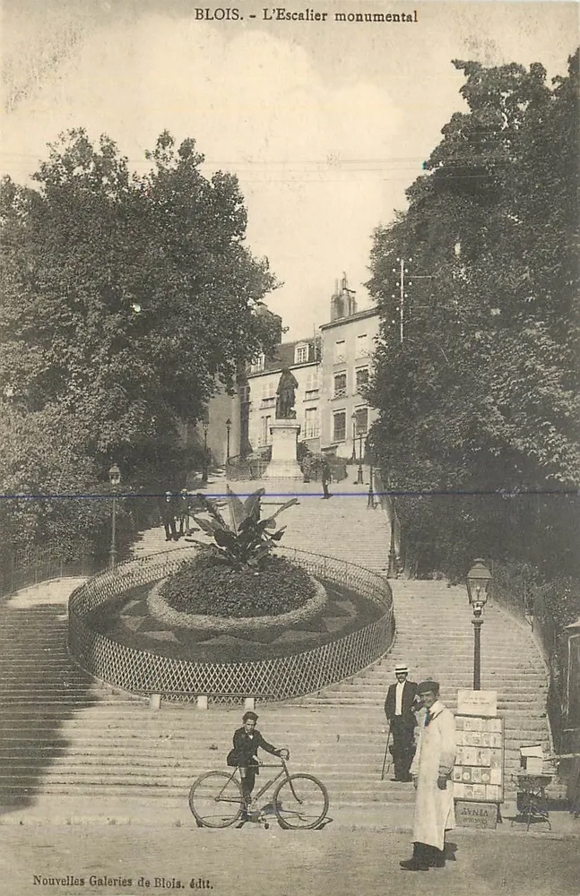Blois - A Escalada Monumental — Novas Galerias de Blois, editor - Frente