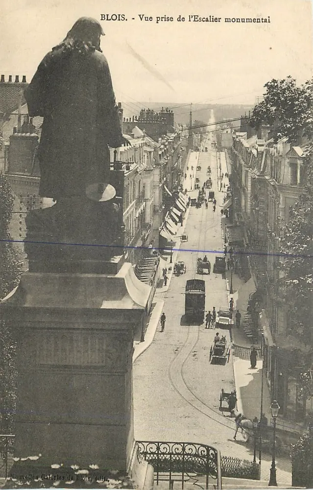 Blois - Vue prise de l'Escalier monumental — Galeries de Blois, éditeur - Recto